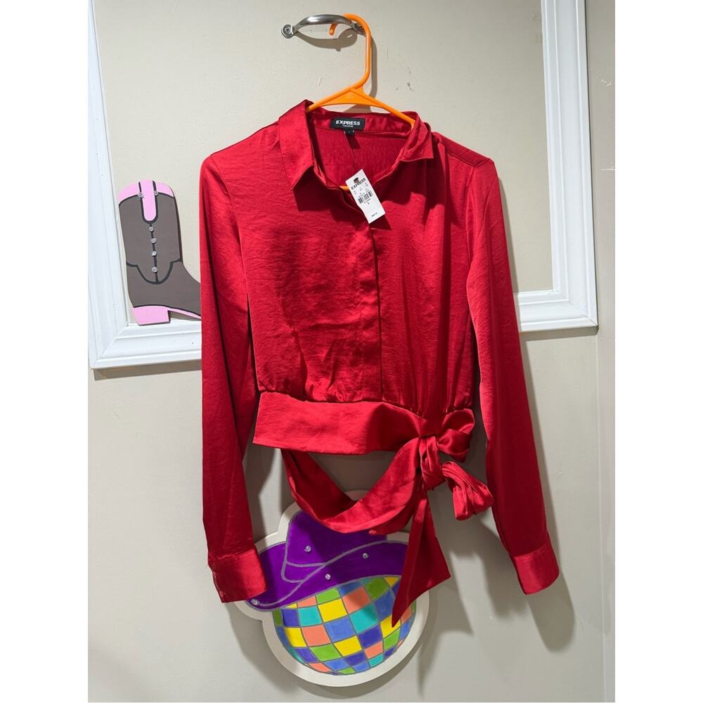 Express Women's Red Tie-Waist Satin Collared Crop Blouse - Picture 3 of 4